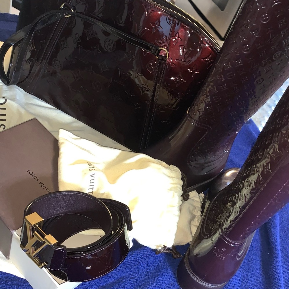 Authentic Louis Vuitton tote, belt & matching size 40 rain boots !